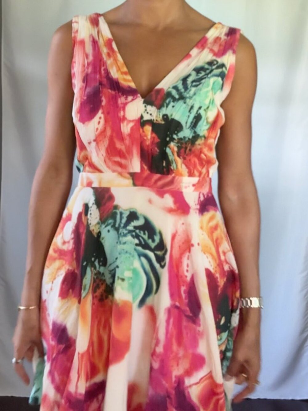 alice + olivia Silk Pleated Dress Ivory Abstract Floral V Neck Sleeveless Size 4
